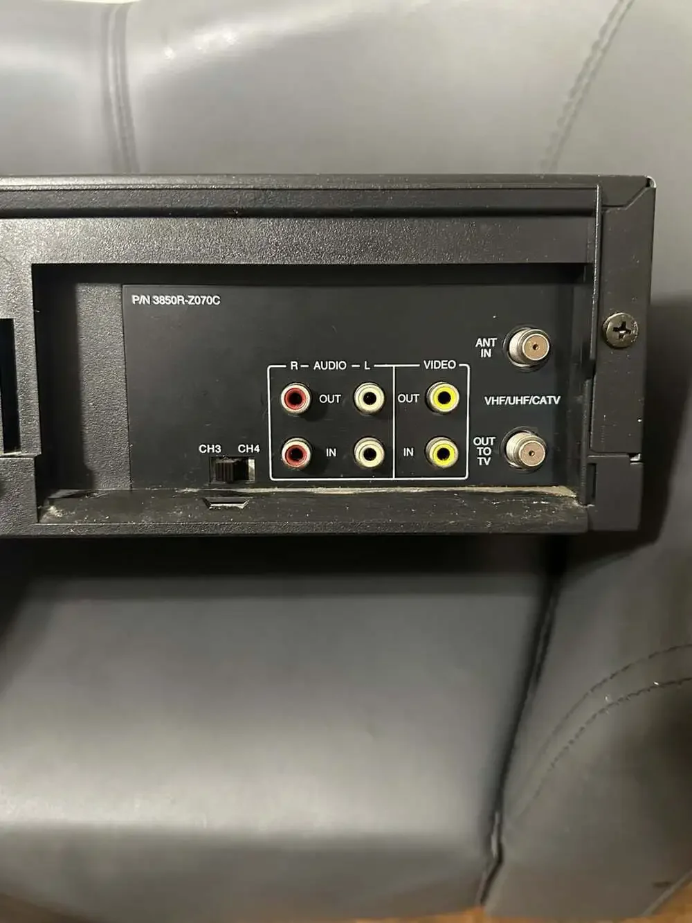 Zenith VRB420 4-Head Hi-Fi Stereo VHS VCR SpeakEZ Voice Directed Op System